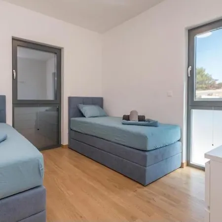 Dvj 3 * Sveti Filip i Jakov